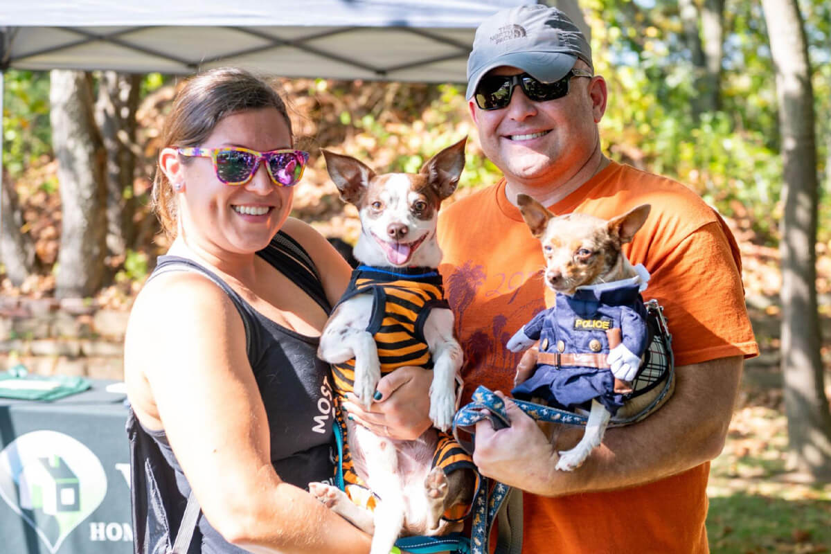 Guests and their dogs at Barks & Brews